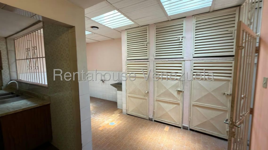 Casa (1 Nivel) en Venta en Los Dos Caminos, Distrito Metropolitano - 4