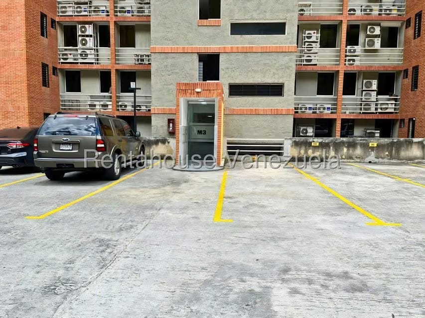 Apartamento (1 Nivel) en Alquiler en Colinas de La Tahona, Distrito Metropolitano - 2