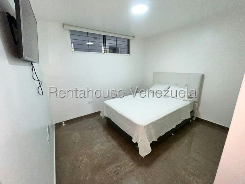 Apartamento (1 Nivel) en Alquiler en Colinas de La Tahona, Distrito Metropolitano - 14