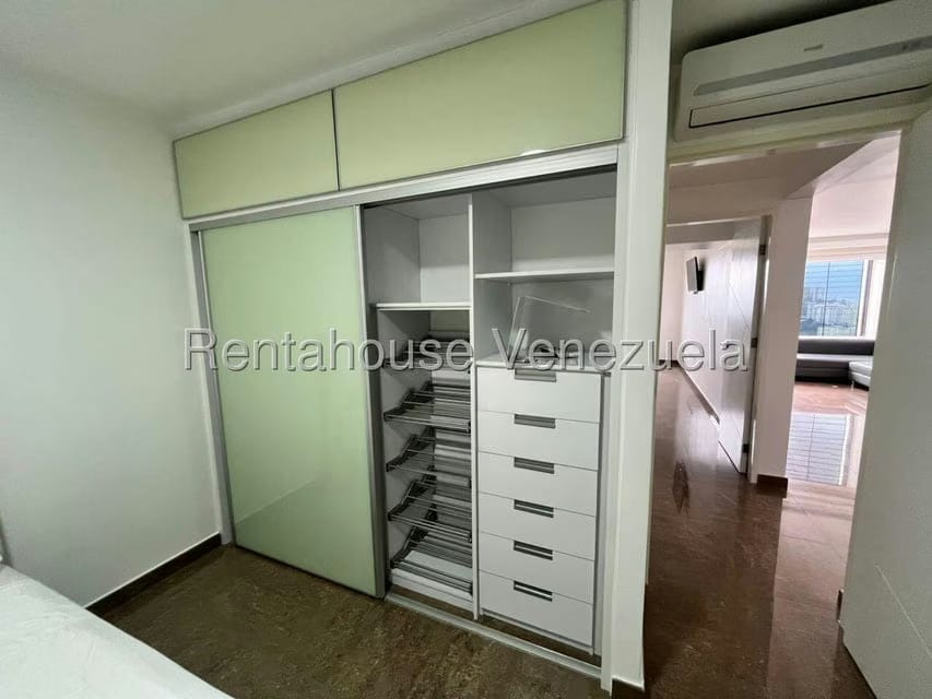 Apartamento (1 Nivel) en Alquiler en Colinas de La Tahona, Distrito Metropolitano - 16