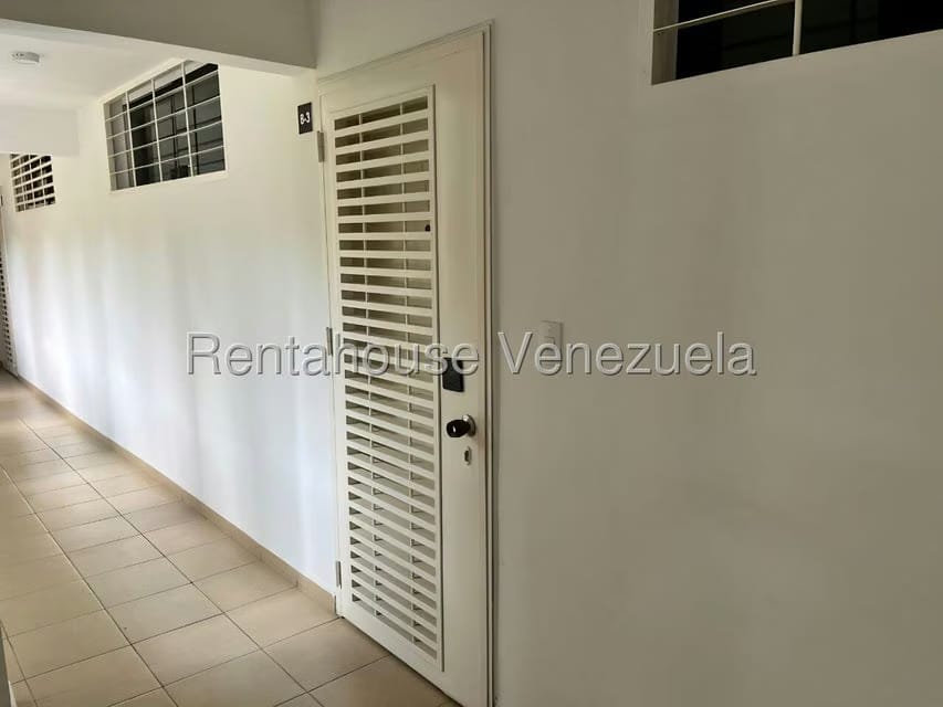 Apartamento (1 Nivel) en Alquiler en Colinas de La Tahona, Distrito Metropolitano - 3