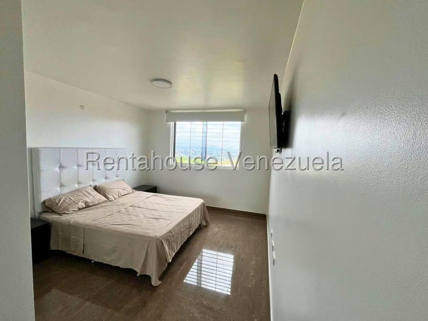 Apartamento (1 Nivel) en Alquiler en Colinas de La Tahona, Distrito Metropolitano - 10