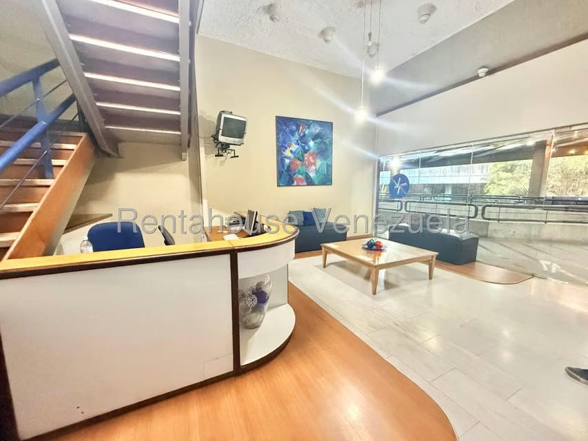 Comercial (Local Comercial) en Alquiler en Santa Paula, Distrito Metropolitano - 3