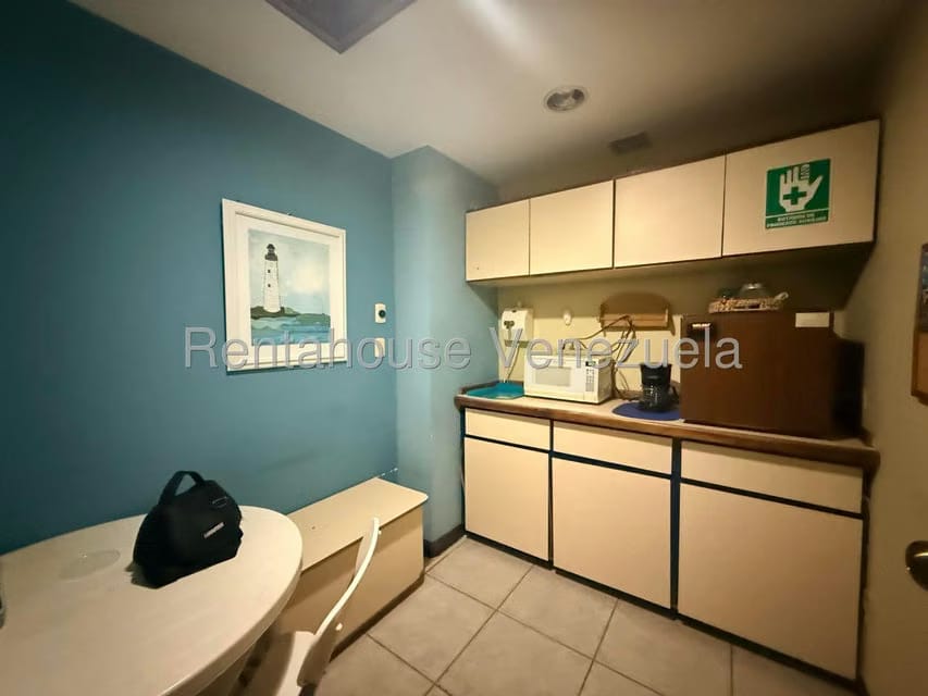 Comercial (Local Comercial) en Alquiler en Santa Paula, Distrito Metropolitano - 8