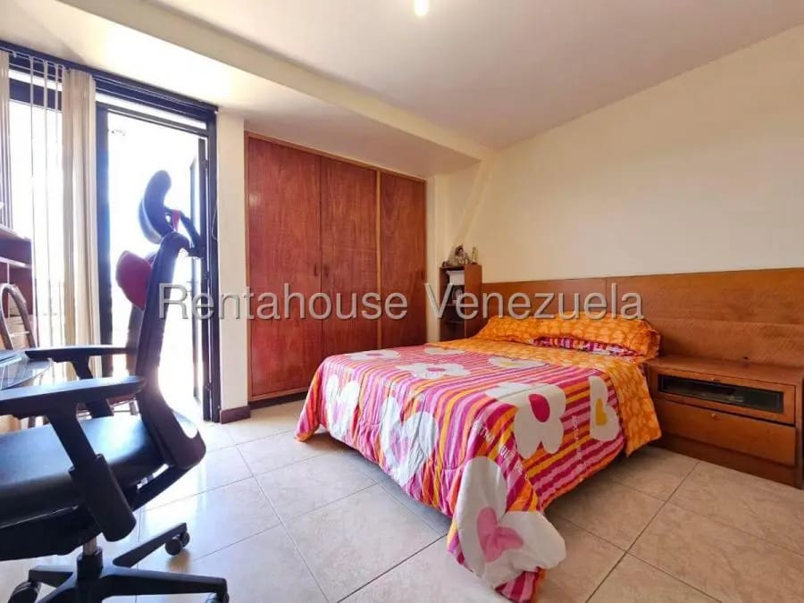 Casa en Venta en Cumbres de Curumo Caracas - 3