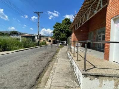 Venta de Locales Comerciales y Casa