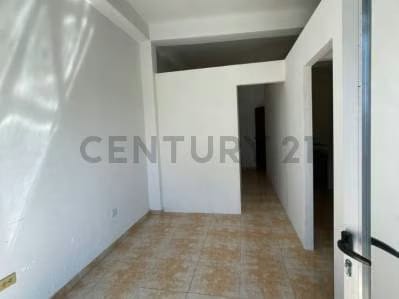 Venta de Locales Comerciales y Casa - 4