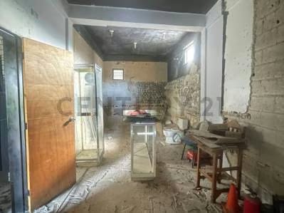 Venta de Locales Comerciales y Casa - 9