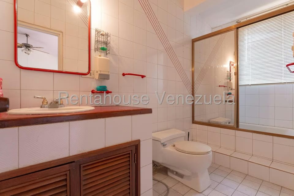 Casa (Duplex) en Venta en Lomas de La Lagunita, Distrito Metropolitano - 35