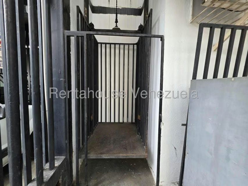 Comercial (Galpon - Deposito) en Alquiler en Altamira Sur, Distrito Metropolitano - 25