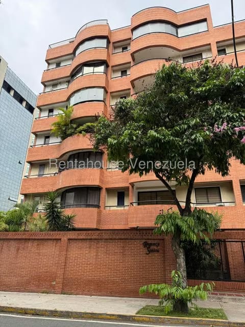 Apartamento (1 Nivel) en Alquiler en Campo Alegre, Distrito Metropolitano
