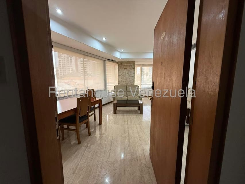Apartamento (1 Nivel) en Alquiler en Campo Alegre, Distrito Metropolitano - 2