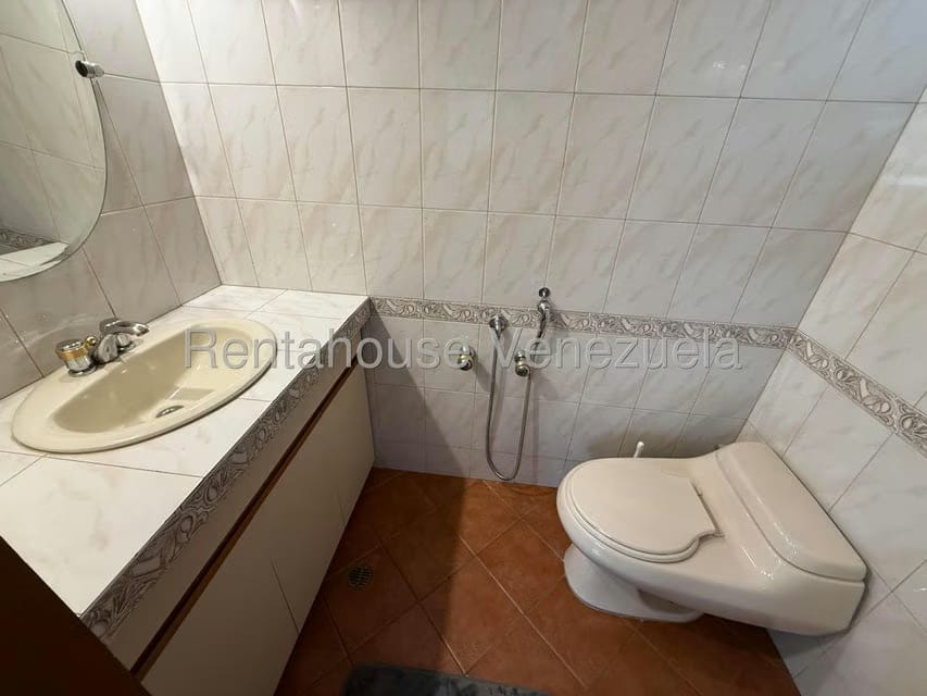 Apartamento (1 Nivel) en Alquiler en Campo Alegre, Distrito Metropolitano - 16