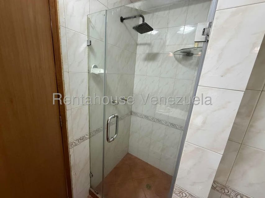 Apartamento (1 Nivel) en Alquiler en Campo Alegre, Distrito Metropolitano - 31