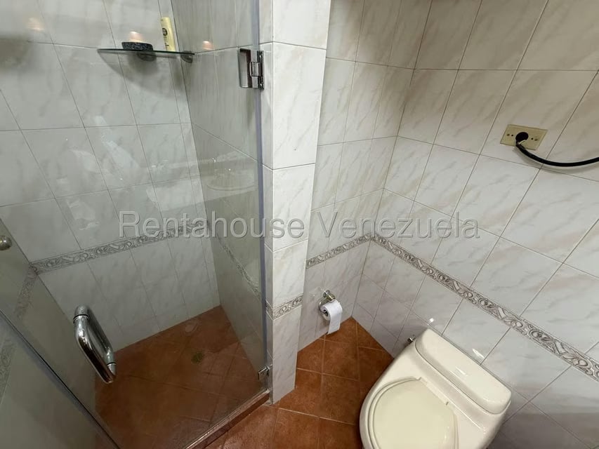 Apartamento (1 Nivel) en Alquiler en Campo Alegre, Distrito Metropolitano - 32