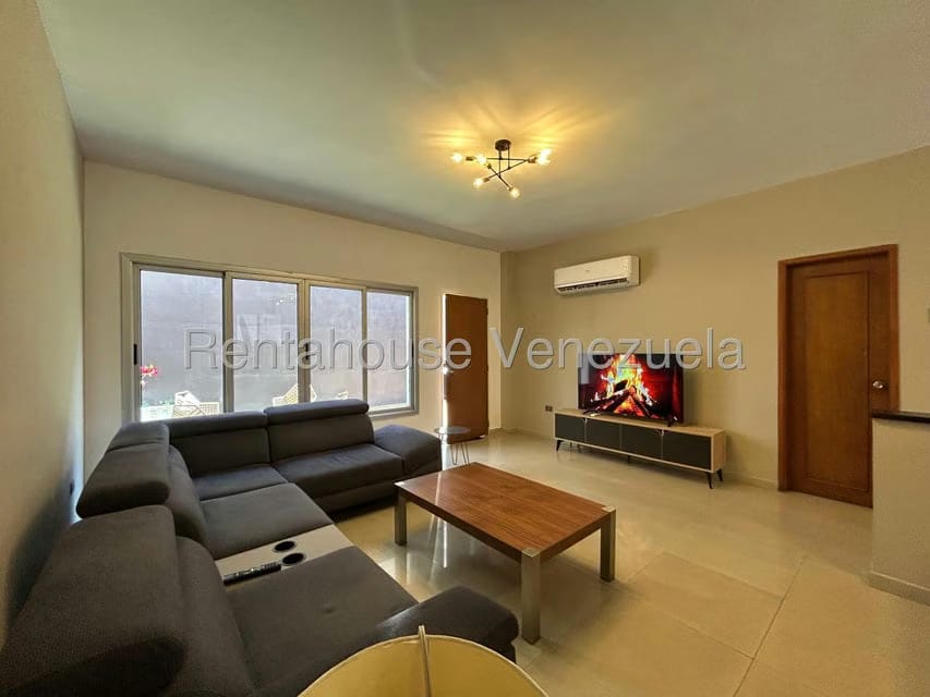 Casa (Duplex) en Venta en La Rosaleda, Lara - 3