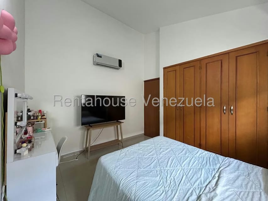 Casa (Duplex) en Venta en La Rosaleda, Lara - 28