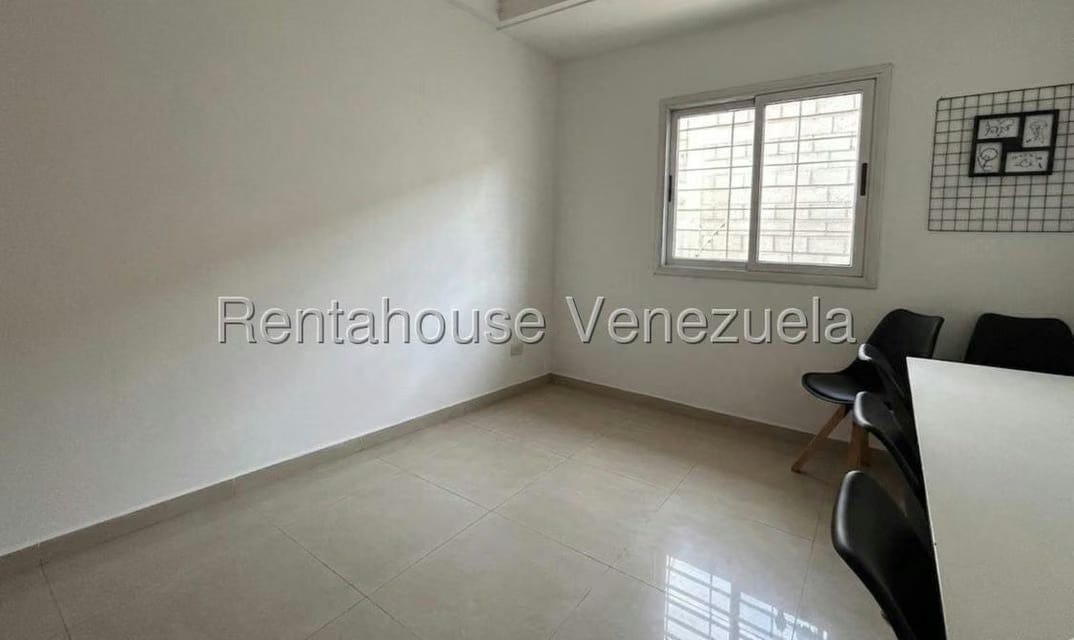 Casa (Duplex) en Venta en La Rosaleda, Lara - 31
