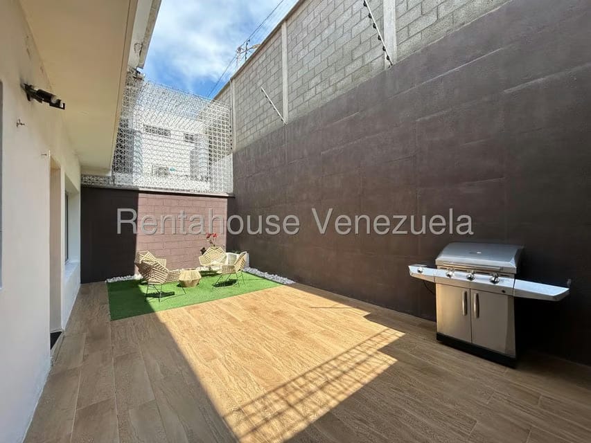 Casa (Duplex) en Venta en La Rosaleda, Lara - 34