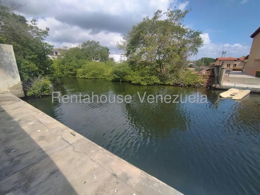 Casa (Duplex) en Venta en Puerto Encantado, Miranda - 23