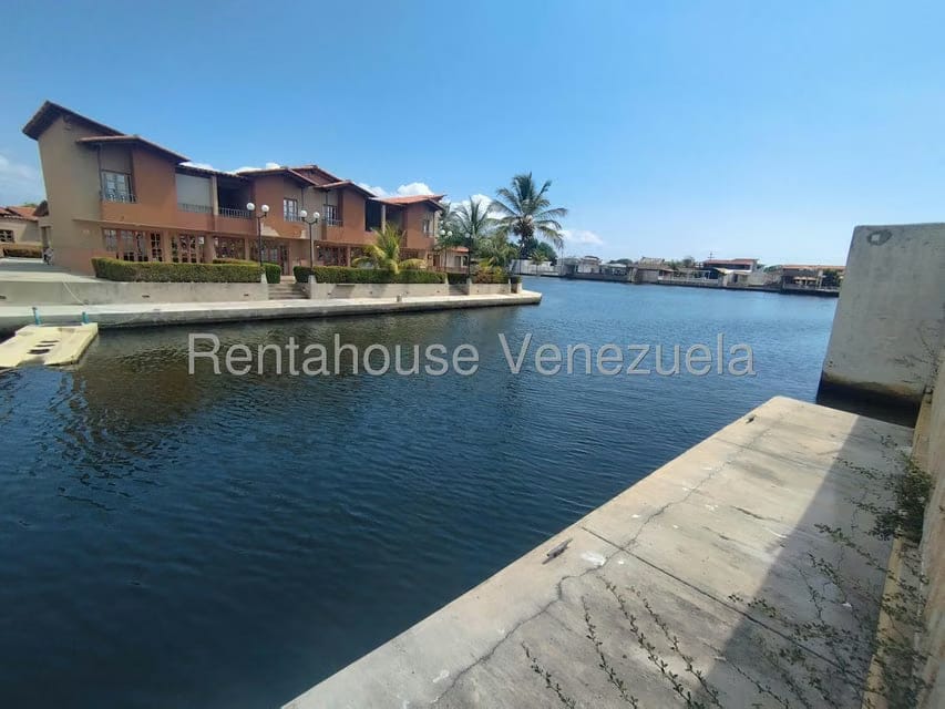 Casa (Duplex) en Venta en Puerto Encantado, Miranda - 25