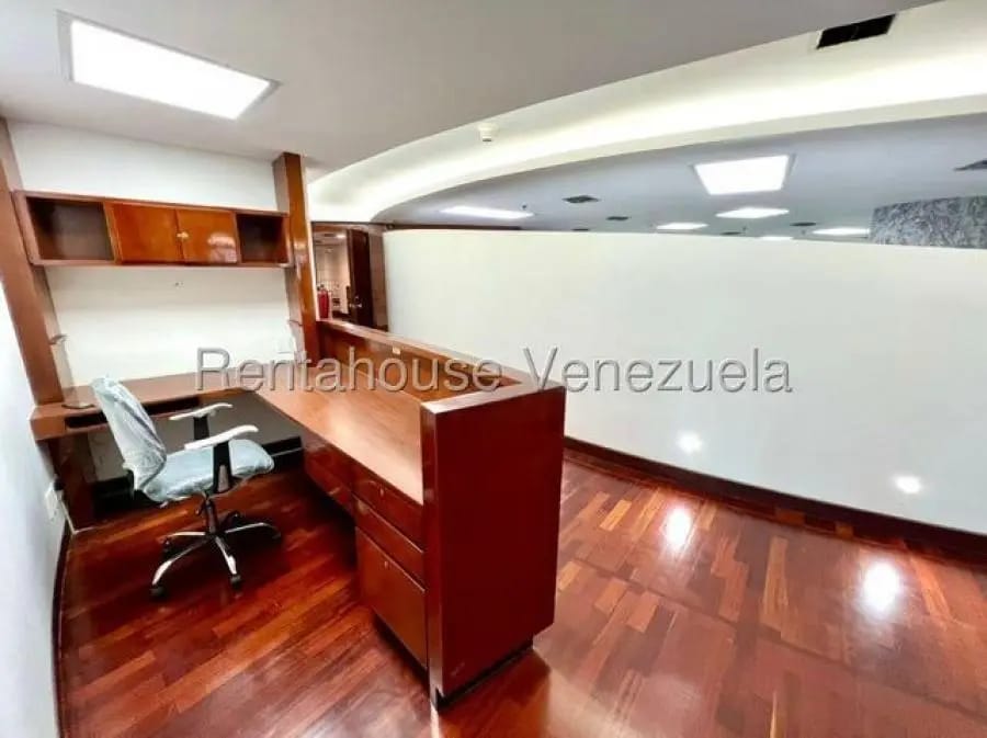 Oficina en Alquiler en el rosal Caracas - 11