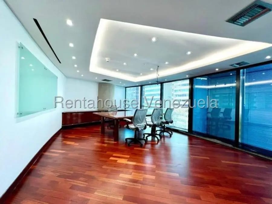 Oficina en Alquiler en el rosal Caracas - 12
