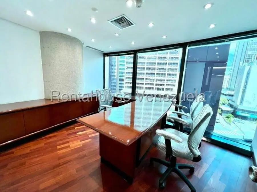 Oficina en Alquiler en el rosal Caracas - 13