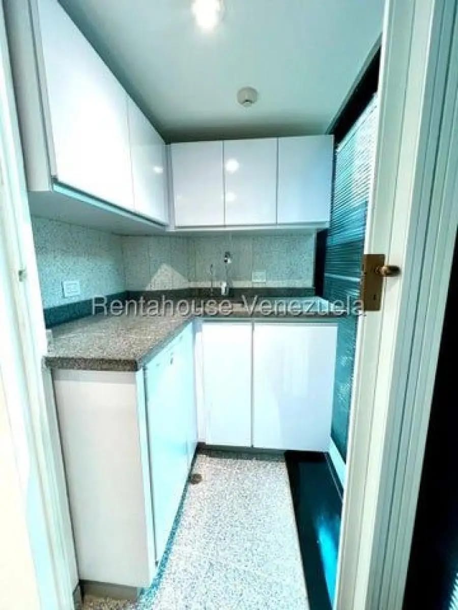 Oficina en Alquiler en el rosal Caracas - 15