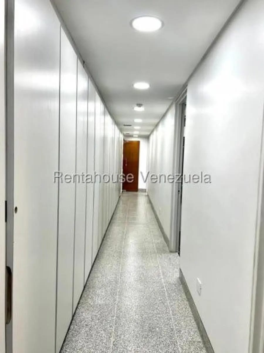 Oficina en Alquiler en el rosal Caracas - 18