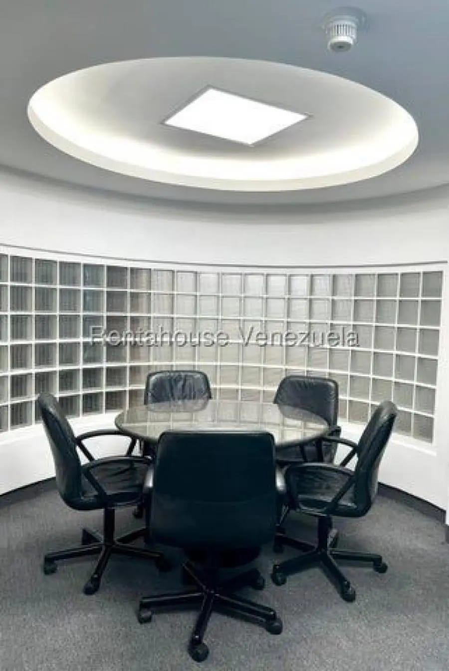 Oficina en Alquiler en el rosal Caracas - 19