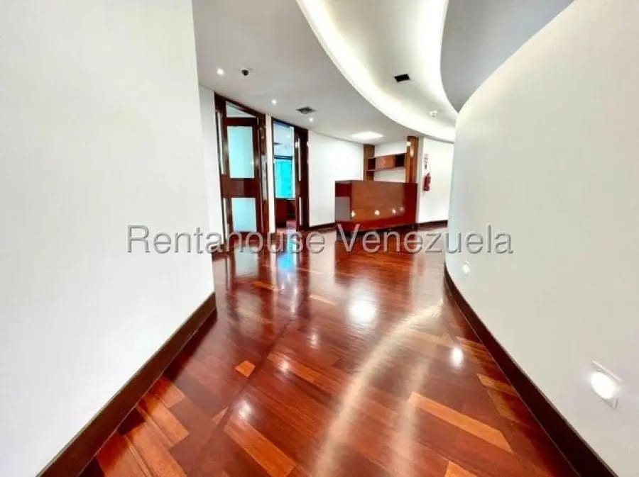 Oficina en Alquiler en el rosal Caracas - 3
