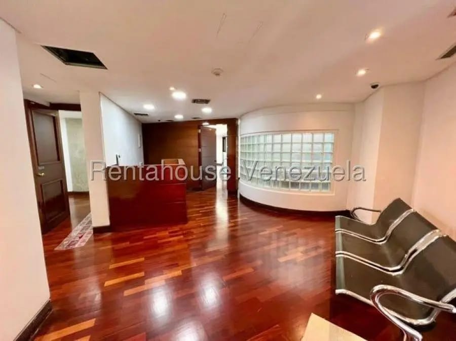 Oficina en Alquiler en el rosal Caracas - 21