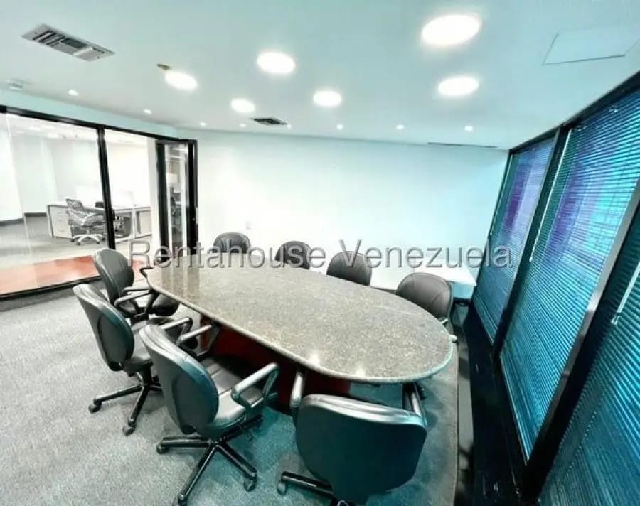 Oficina en Alquiler en el rosal Caracas - 4