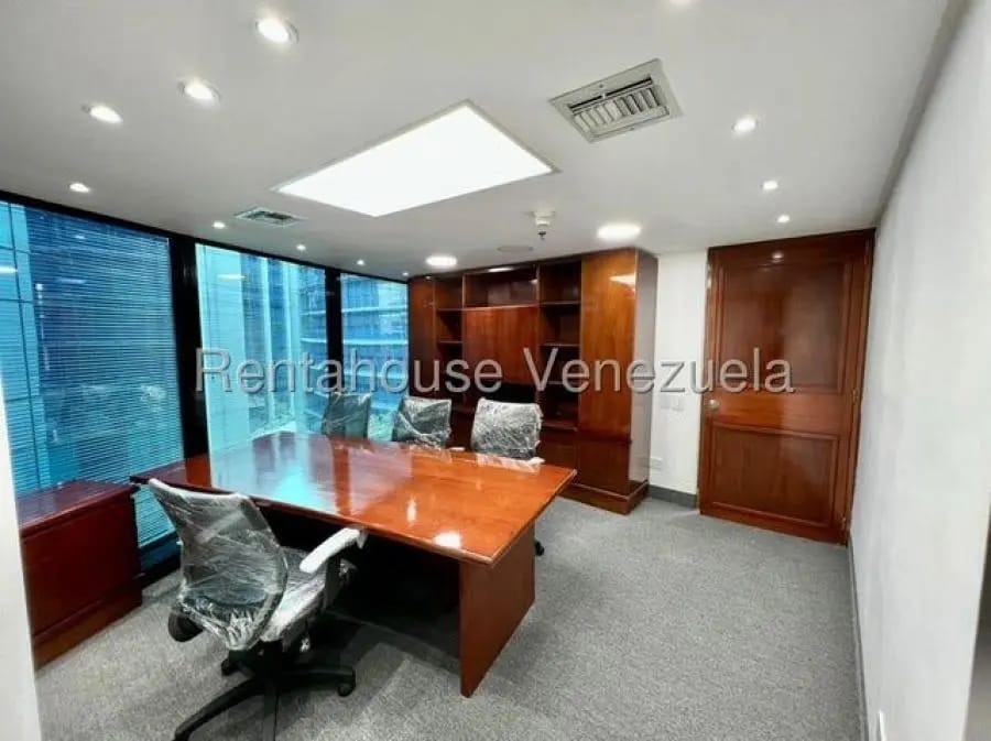 Oficina en Alquiler en el rosal Caracas - 9