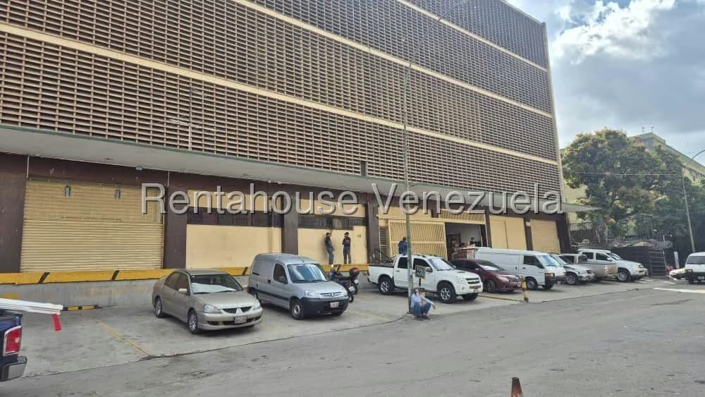 Comercial (Galpon - Deposito) en Alquiler en Los Cortijos de Lourdes, Distrito Metropolitano