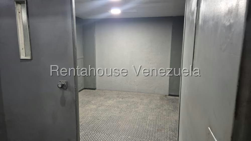 Comercial (Galpon - Deposito) en Alquiler en Los Cortijos de Lourdes, Distrito Metropolitano - 11