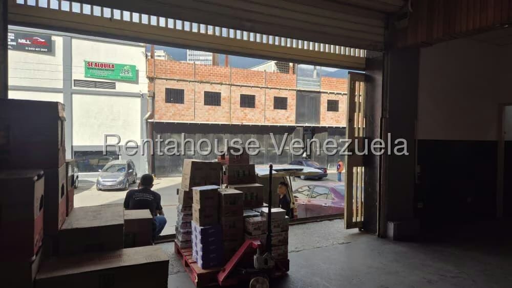 Comercial (Galpon - Deposito) en Alquiler en Los Cortijos de Lourdes, Distrito Metropolitano - 14