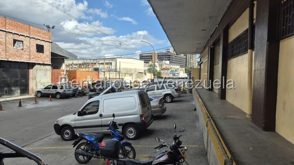 Comercial (Galpon - Deposito) en Alquiler en Los Cortijos de Lourdes, Distrito Metropolitano - 15