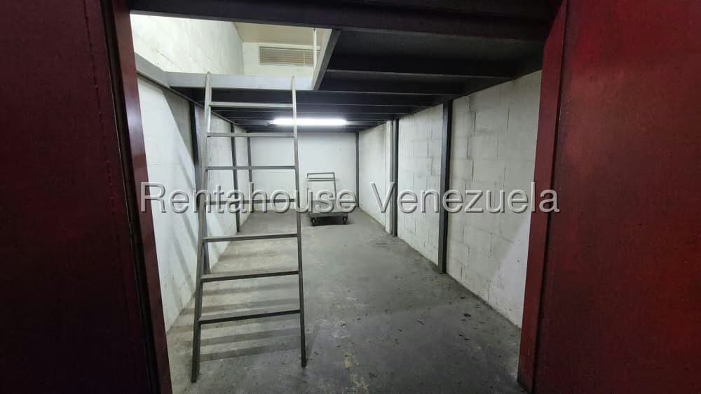 Comercial (Galpon - Deposito) en Alquiler en Los Cortijos de Lourdes, Distrito Metropolitano - 3