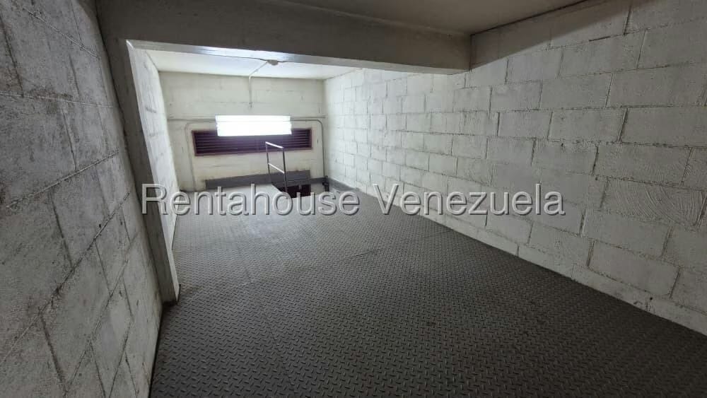 Comercial (Galpon - Deposito) en Alquiler en Los Cortijos de Lourdes, Distrito Metropolitano - 4