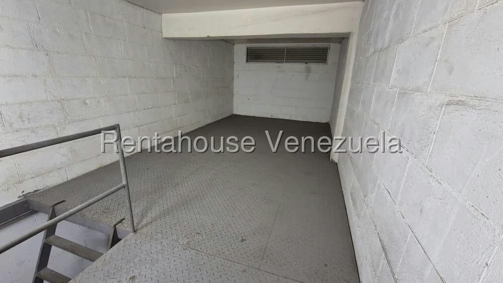 Comercial (Galpon - Deposito) en Alquiler en Los Cortijos de Lourdes, Distrito Metropolitano - 5