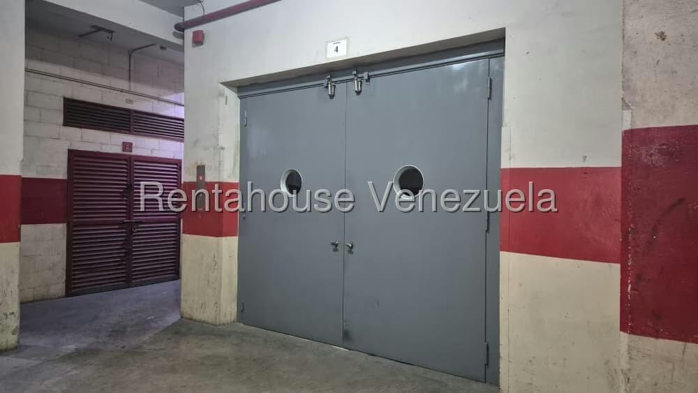 Comercial (Galpon - Deposito) en Alquiler en Los Cortijos de Lourdes, Distrito Metropolitano - 8