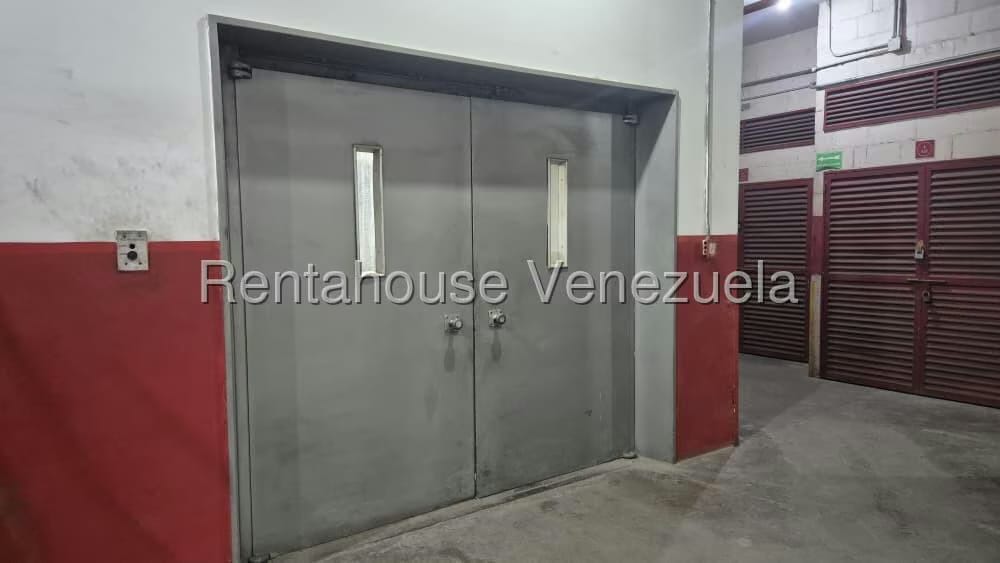 Comercial (Galpon - Deposito) en Alquiler en Los Cortijos de Lourdes, Distrito Metropolitano - 10