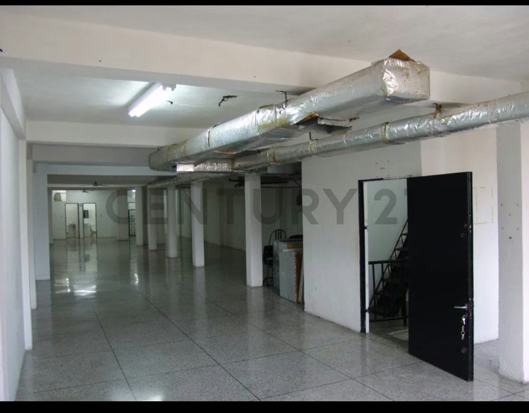 JCC - Se alquila local para deposito y/o Distribuidora. - 5