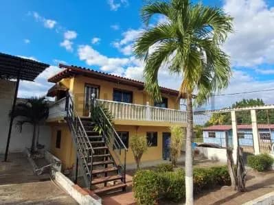 galpon con oficinas en el sector monterrey de anaco