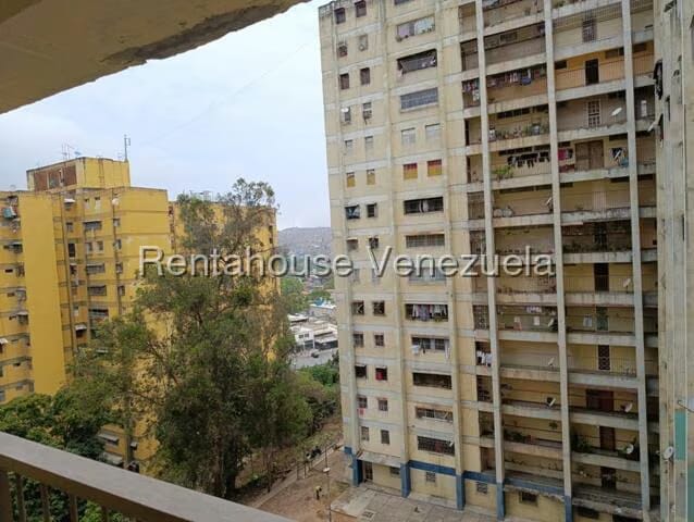 Apartamento (1 Nivel) en Alquiler en Casalta II, Distrito Metropolitano