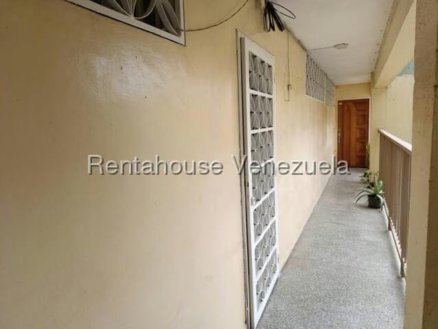 Apartamento (1 Nivel) en Alquiler en Casalta II, Distrito Metropolitano - 2