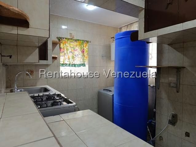 Apartamento (1 Nivel) en Alquiler en Casalta II, Distrito Metropolitano - 12