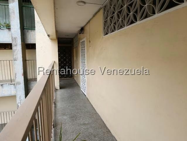 Apartamento (1 Nivel) en Alquiler en Casalta II, Distrito Metropolitano - 3